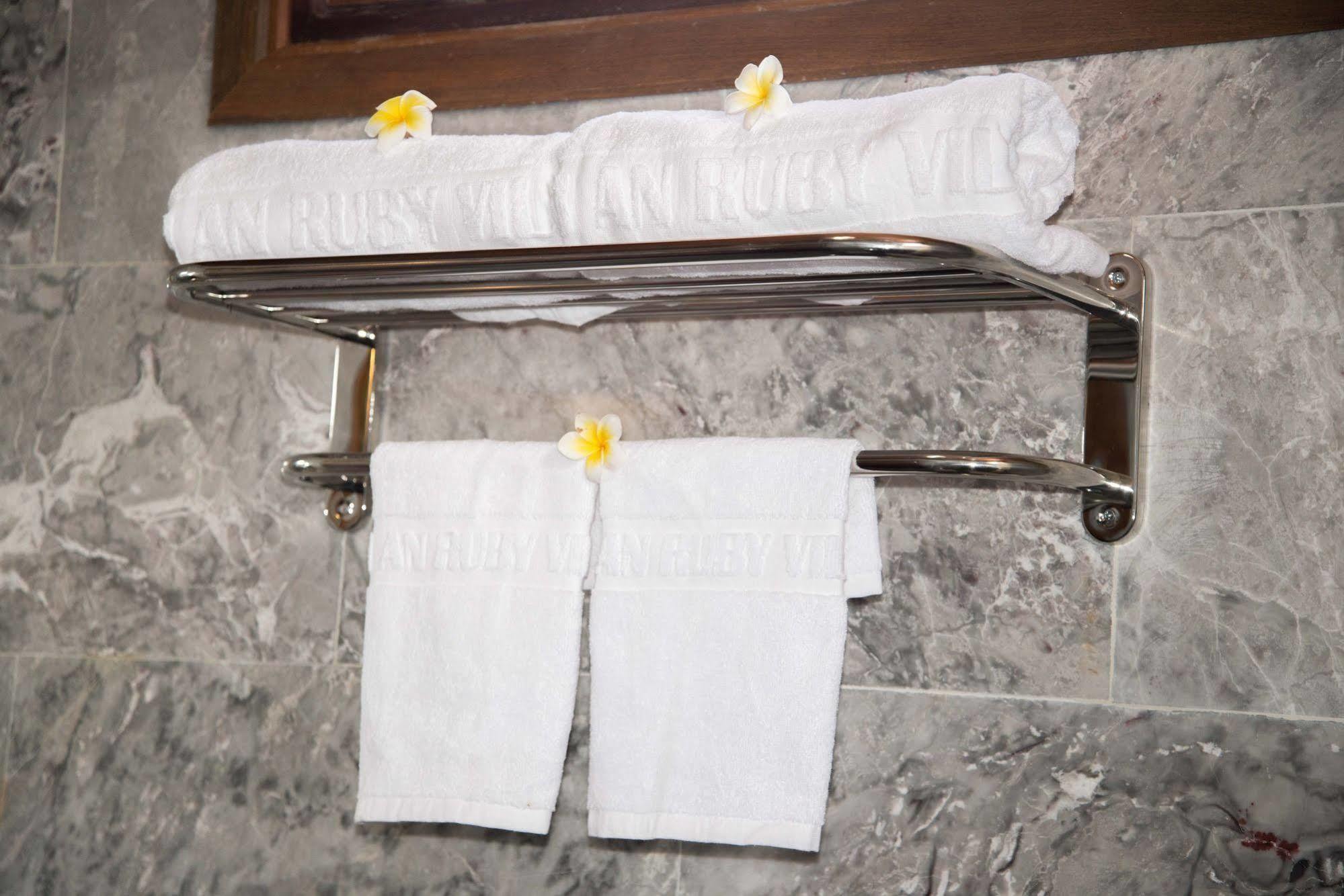 Ruby Hotel Hội An Buitenkant foto
